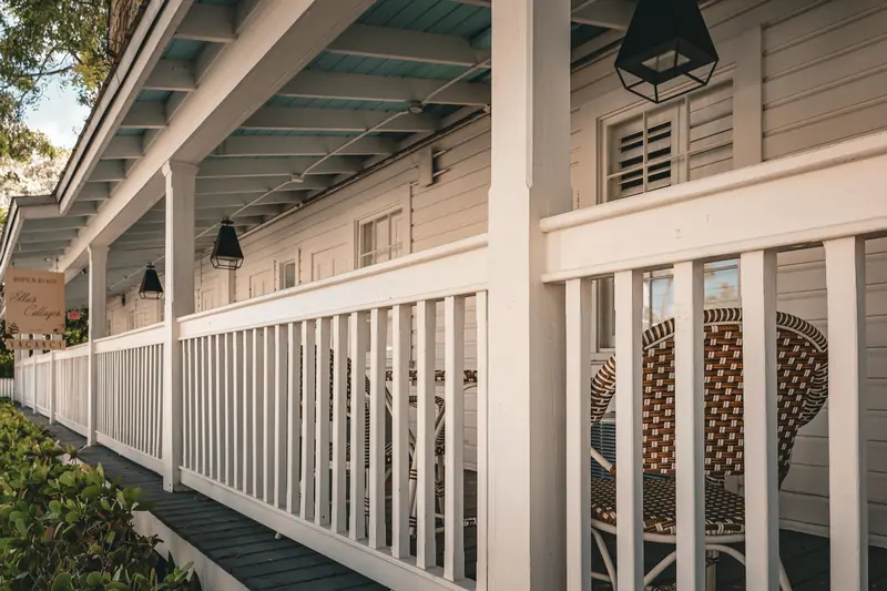 The long covered porch along the casita row