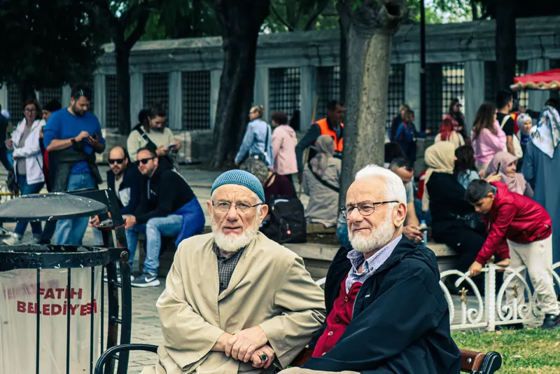 Two friends people-watching