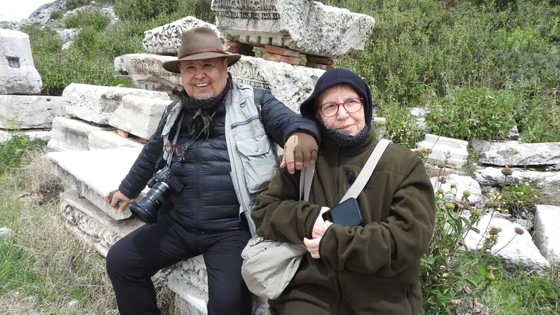 A couple on an outing to the old fort's stone ruins