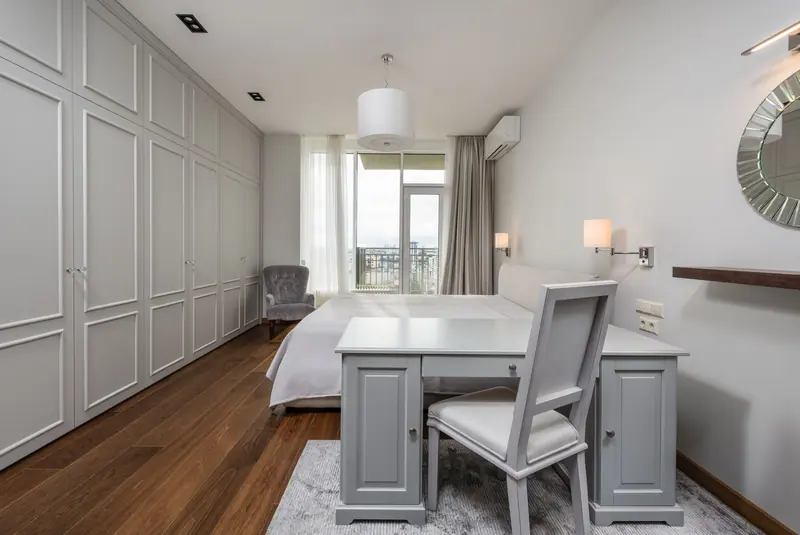 Elegant bedroom with minimalist decor, featuring modern furniture and natural lighting.