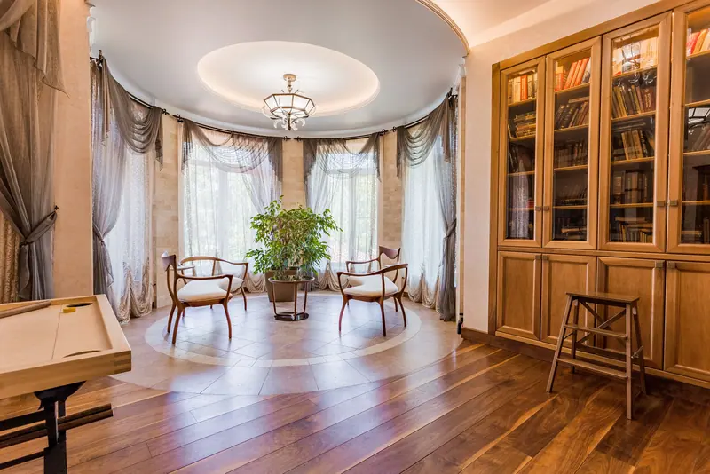 The round reading room off the lobby