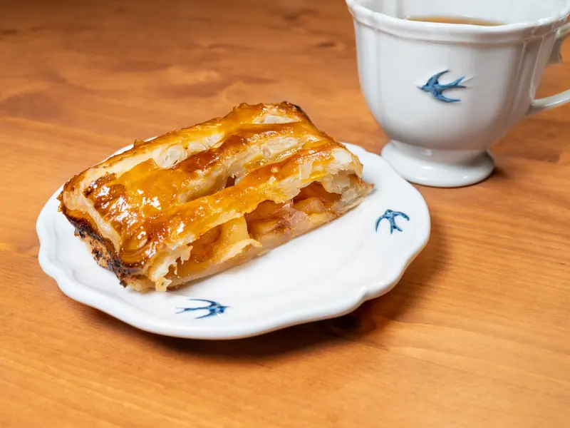 Apple pie and tea at four o'clock