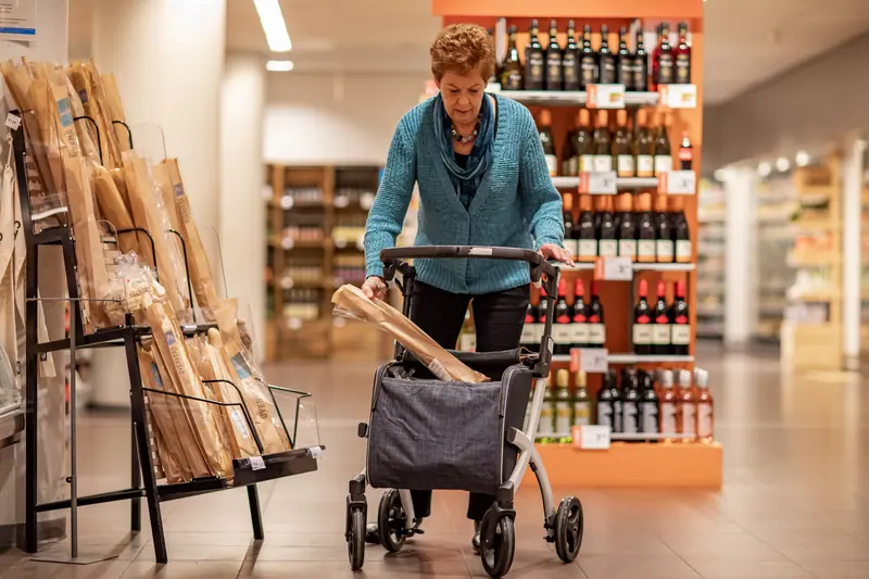 A former guest at the grocery store