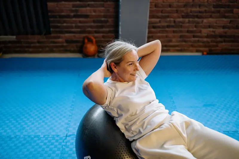 Two guests lifting light dumbbells