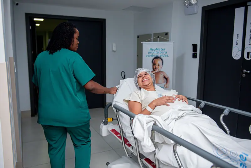 A nurse greeting a resident on the hall